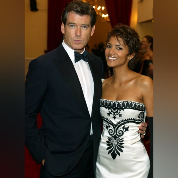 ♧$9,800 OSCAR DE LA RENTA EXCLUS SILK EMBR RED CARPET BOND 007 RUNWAY GOWN US 6 - Picture 8 of 16